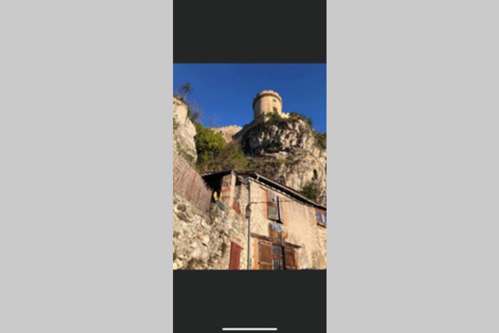 Le Gite De La Vallee Du Douctouyre Dun Exterior foto